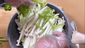 103439y1tl6rwcsc9ue9sc.gif